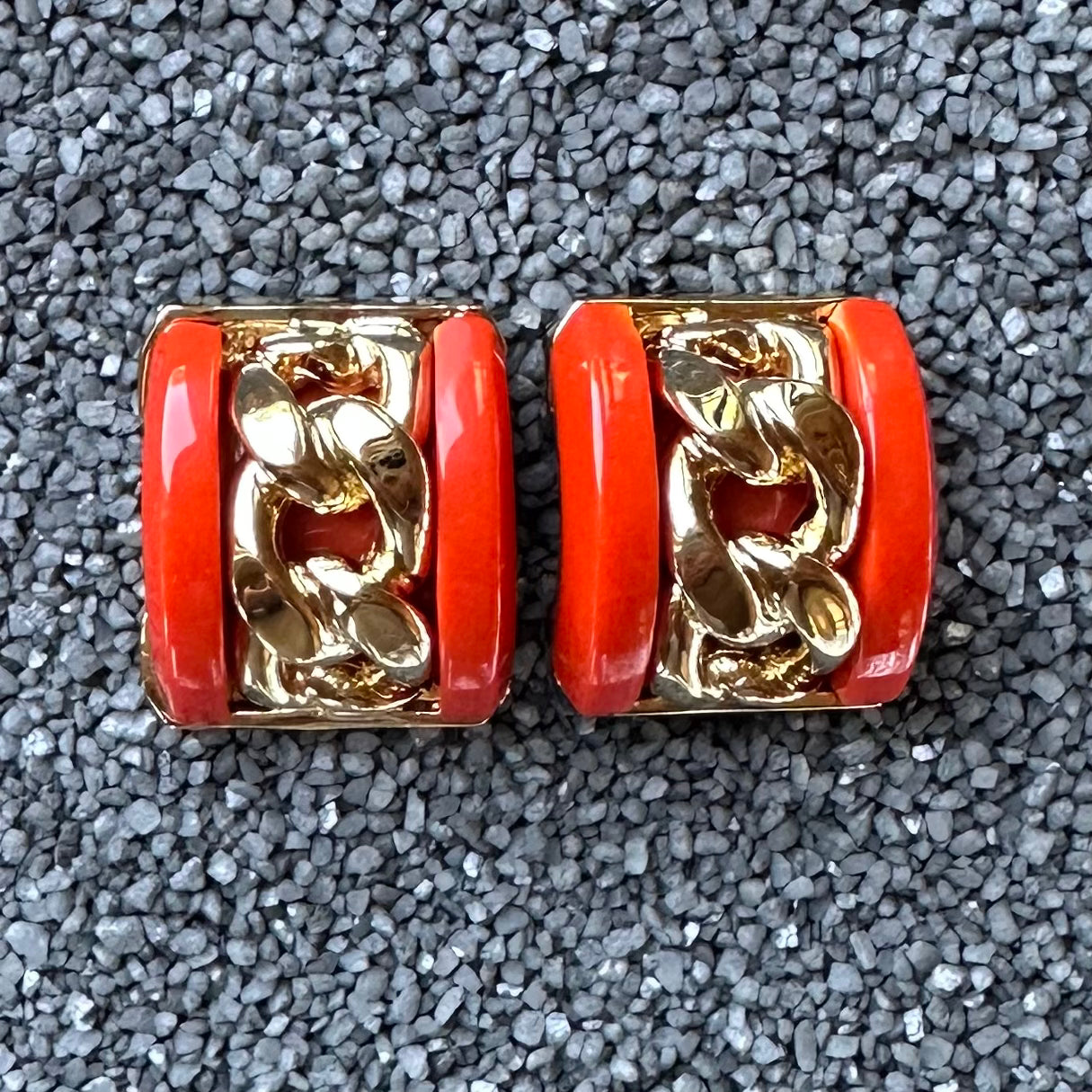 Center Chain with Color Sides