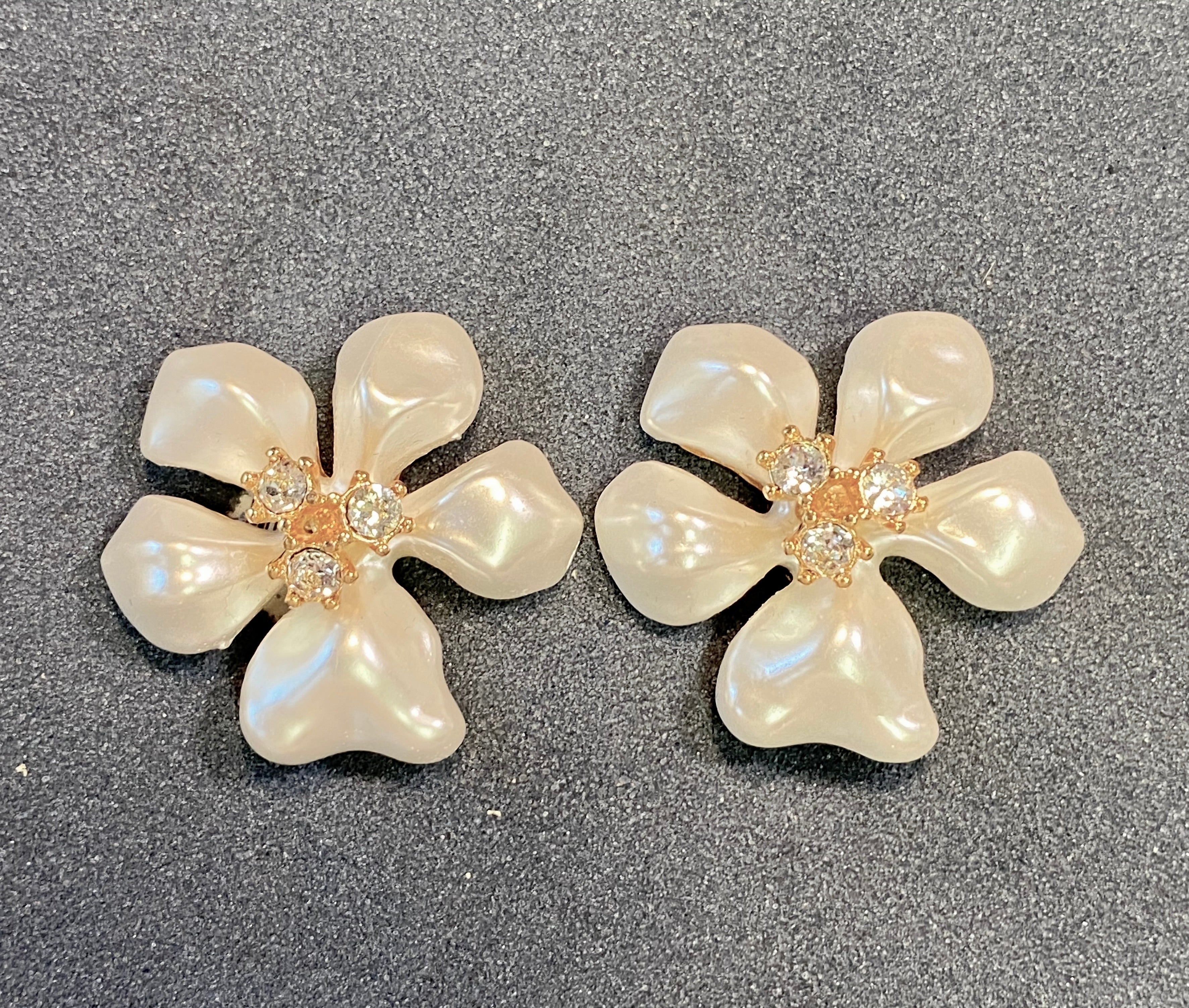 Large Clip Flower in Colors