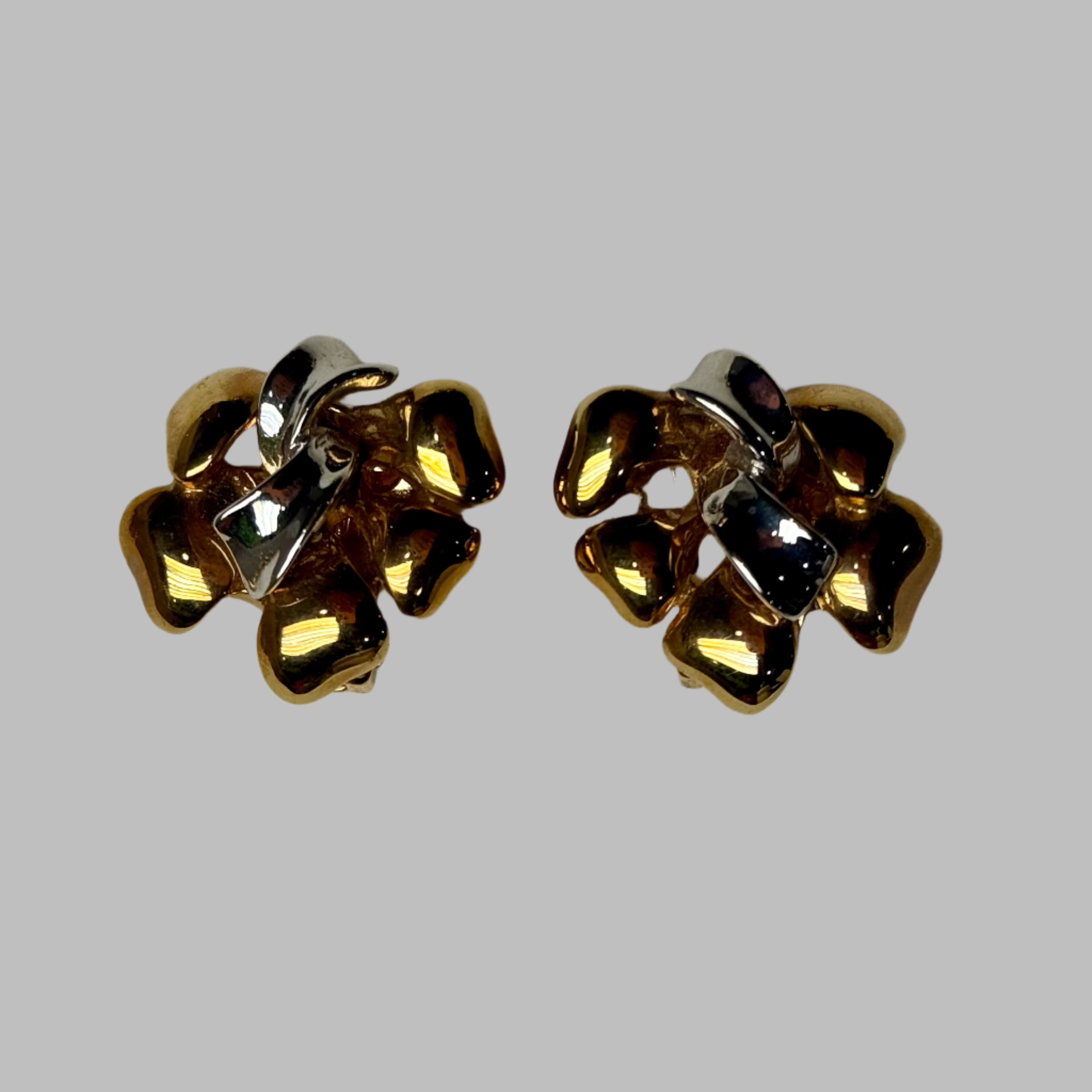 Gold Silver Center Flower