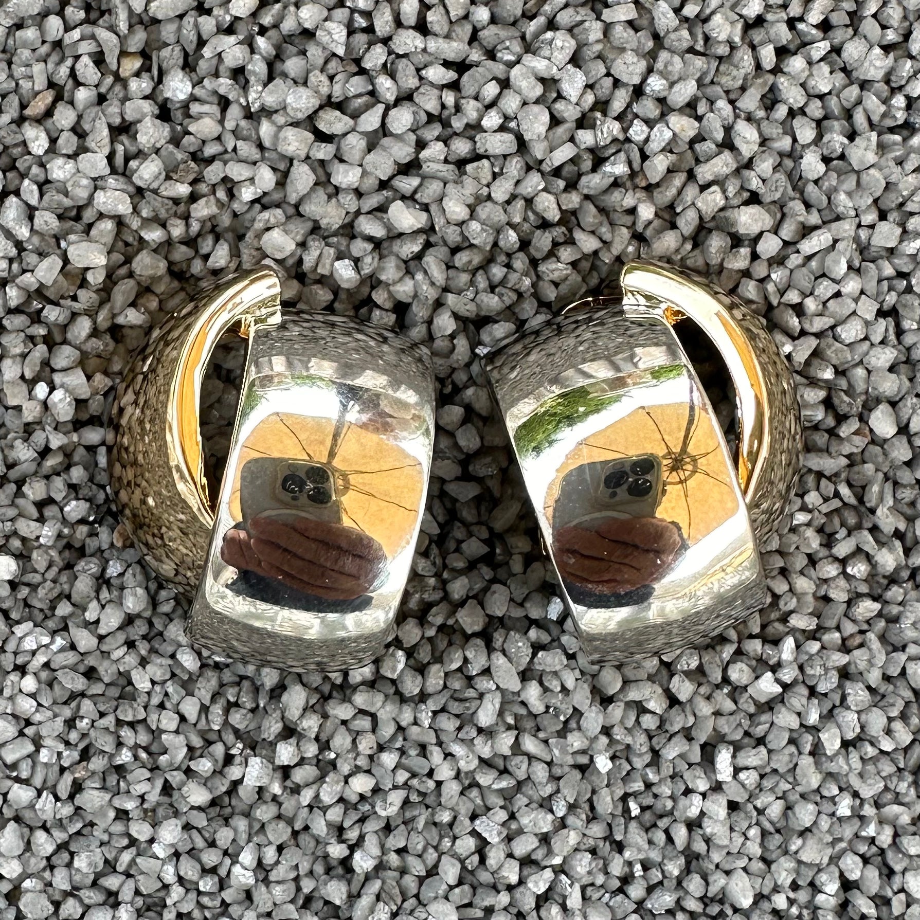 2 Wide Bands Embrace