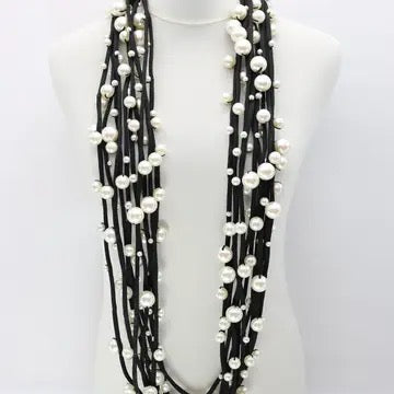 Faux Pearls Black/White