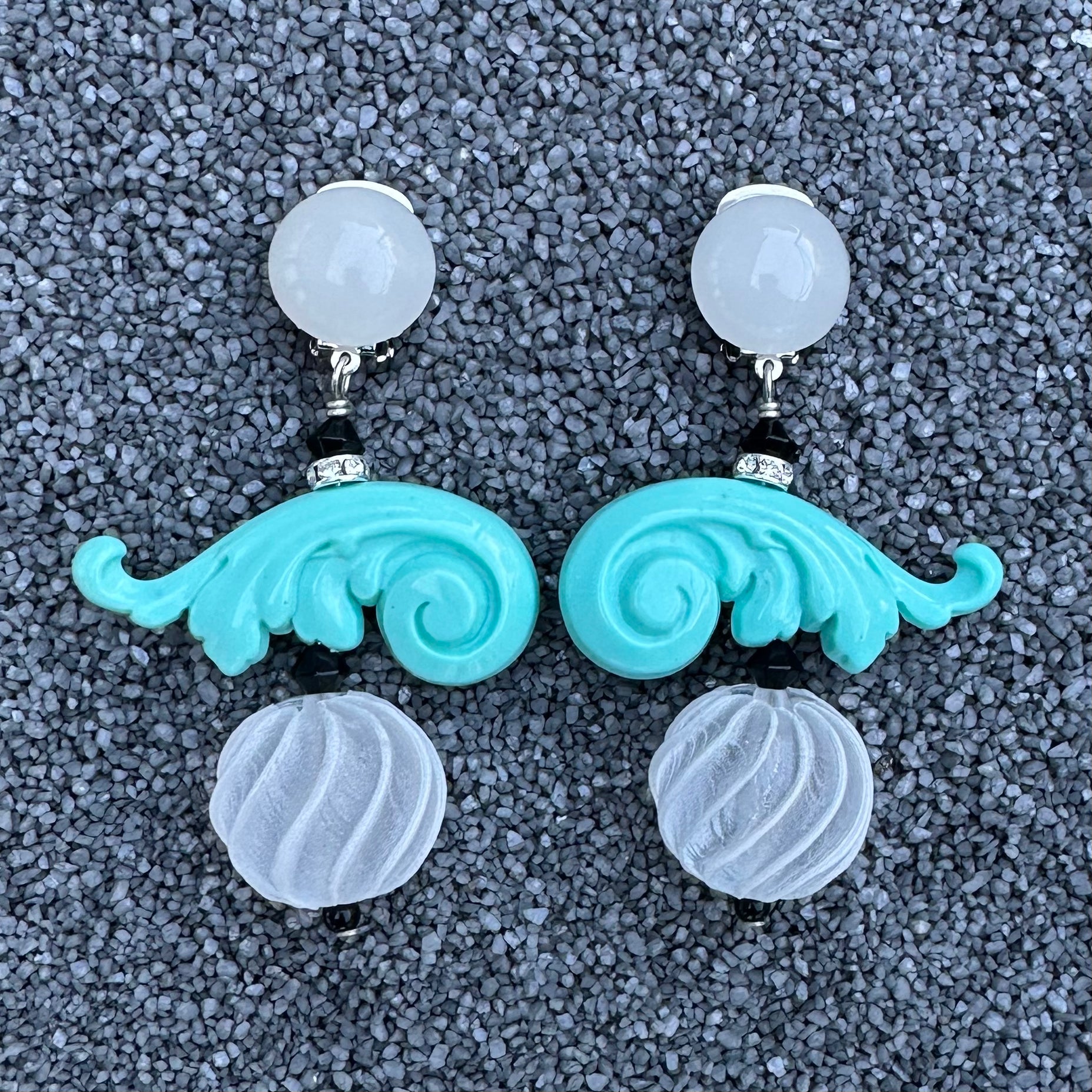 Ricciolo Small Helical Ball and Curled Detail