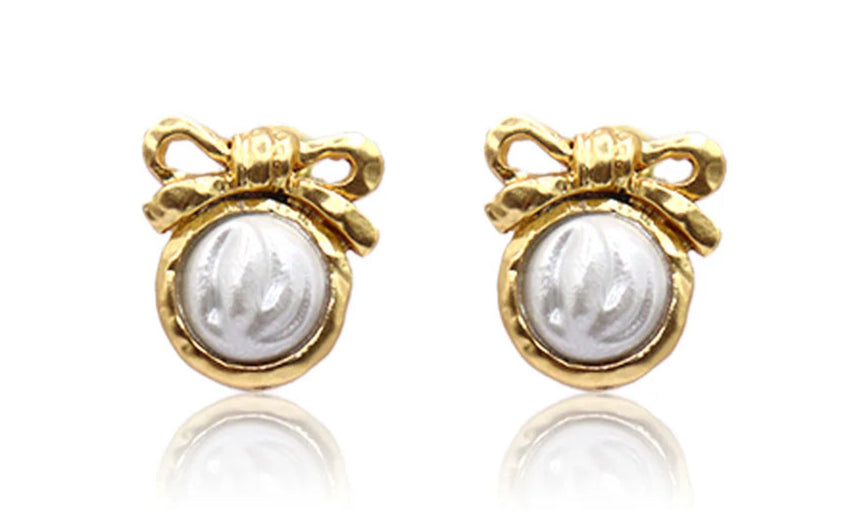 Gold Bow / Pearl Pierced