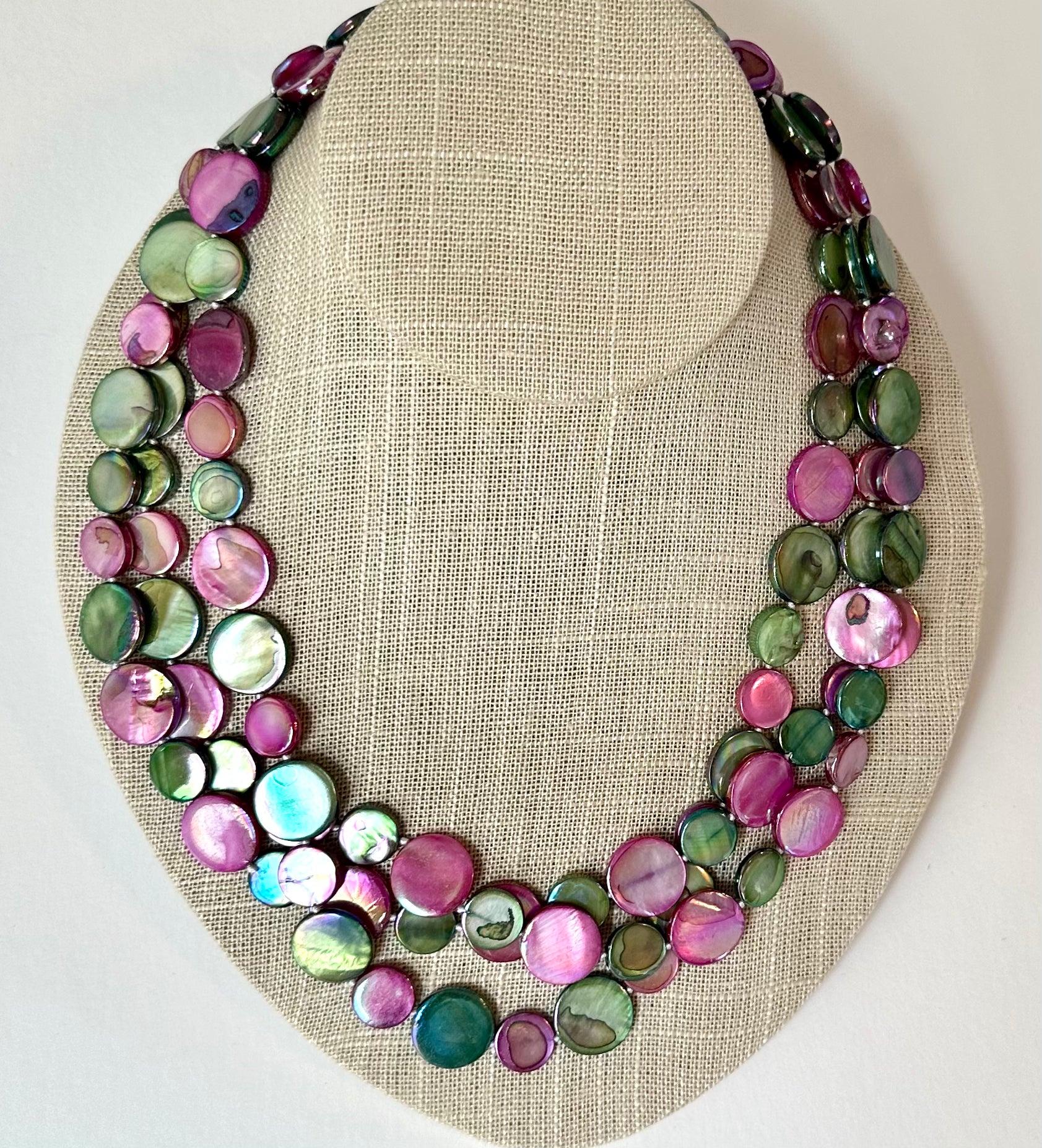 Chimes Dyed Mother of Pearl 3 Strands / Colors