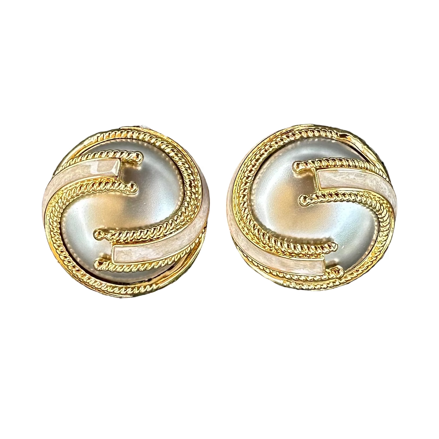 Ying Yang Swirl in Pearl