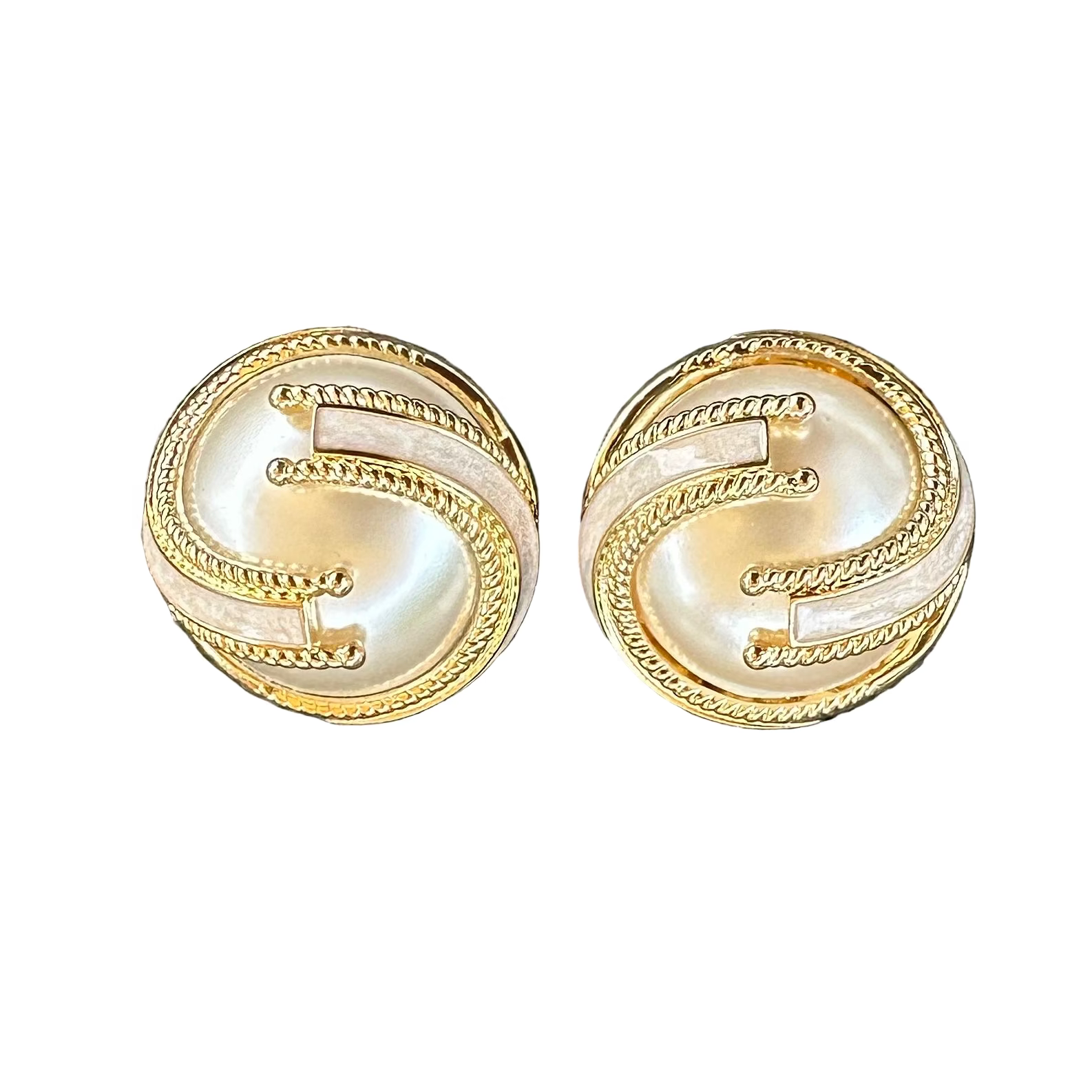 Ying Yang Swirl in Pearl