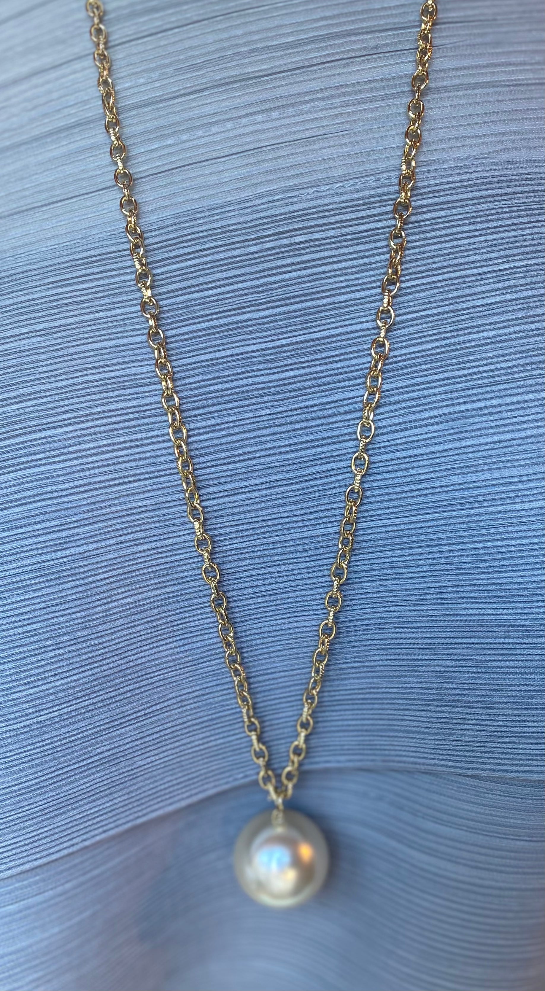 Long Chain Oversized Pearl Pendant