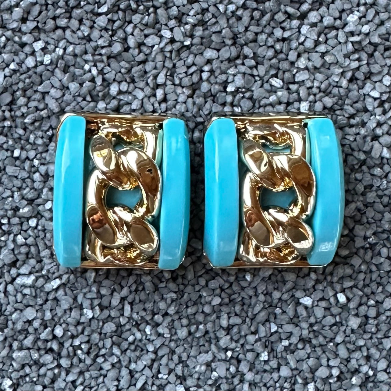 Center Chain with Color Sides