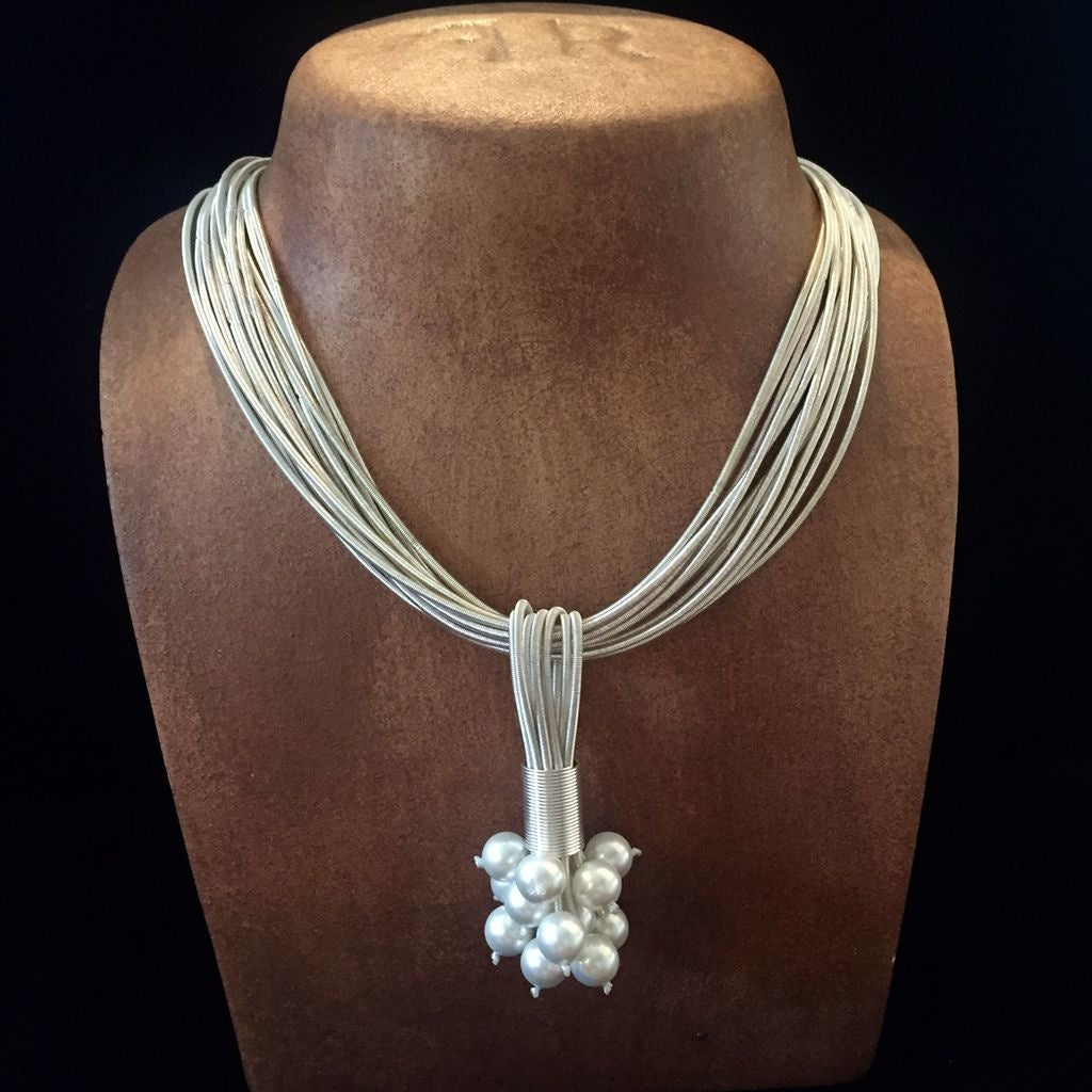 Vcexclusives: Pearl Clusters On White Strands