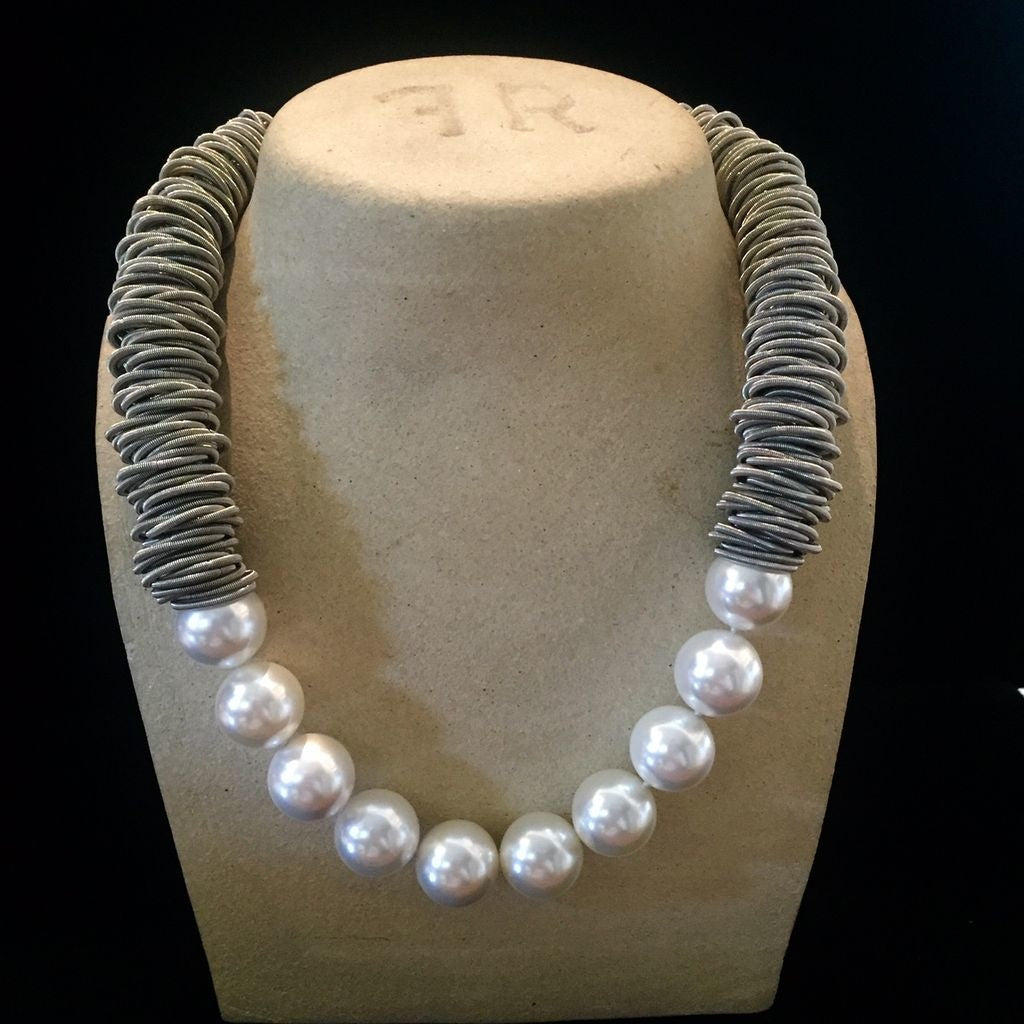 Vcexclusives: Silver Caterpillar W/Pearls