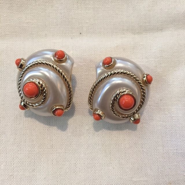 Vcexclusives: Pearl & Cable Shells W/ Coral