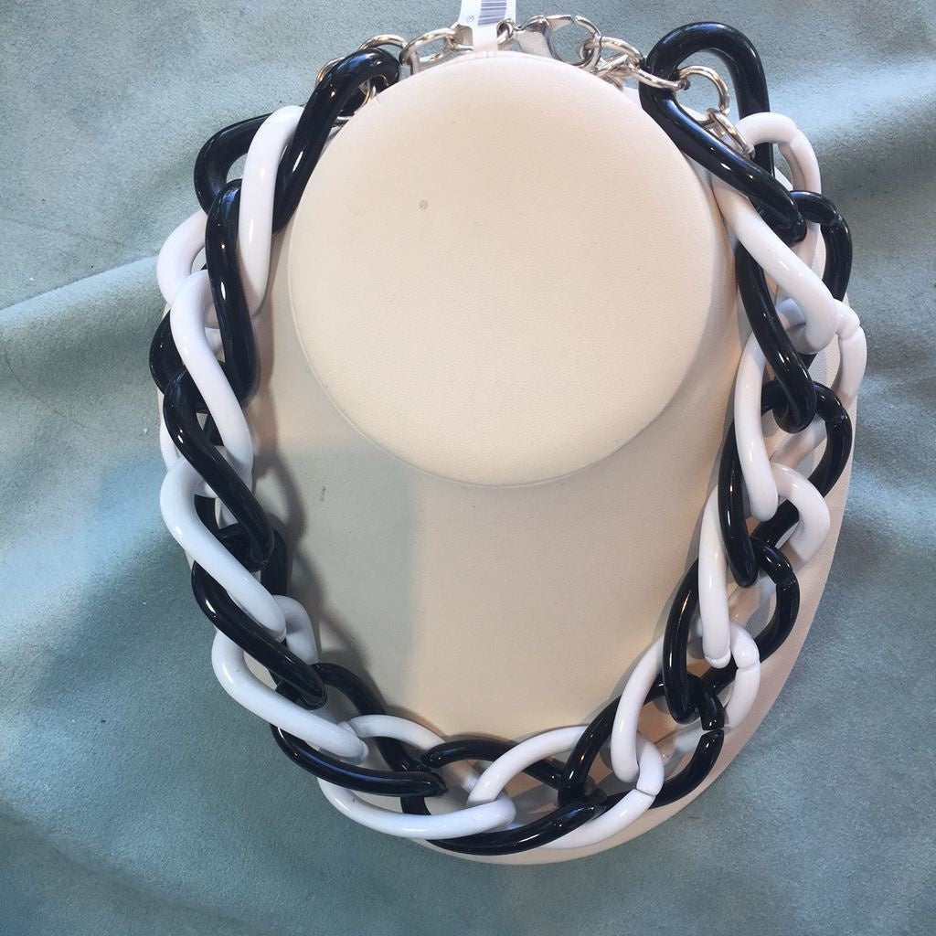 Vcexclusives: Black & White Links