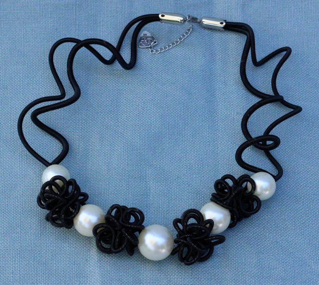 Vcexclusives: Pauline Pearl And Black