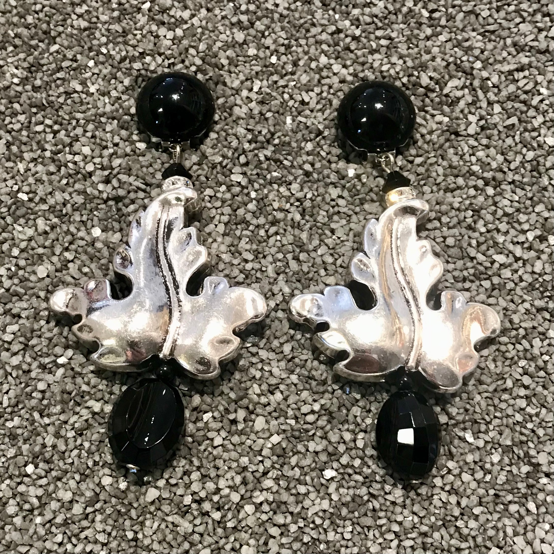 Corinto Leaf w Black Drop