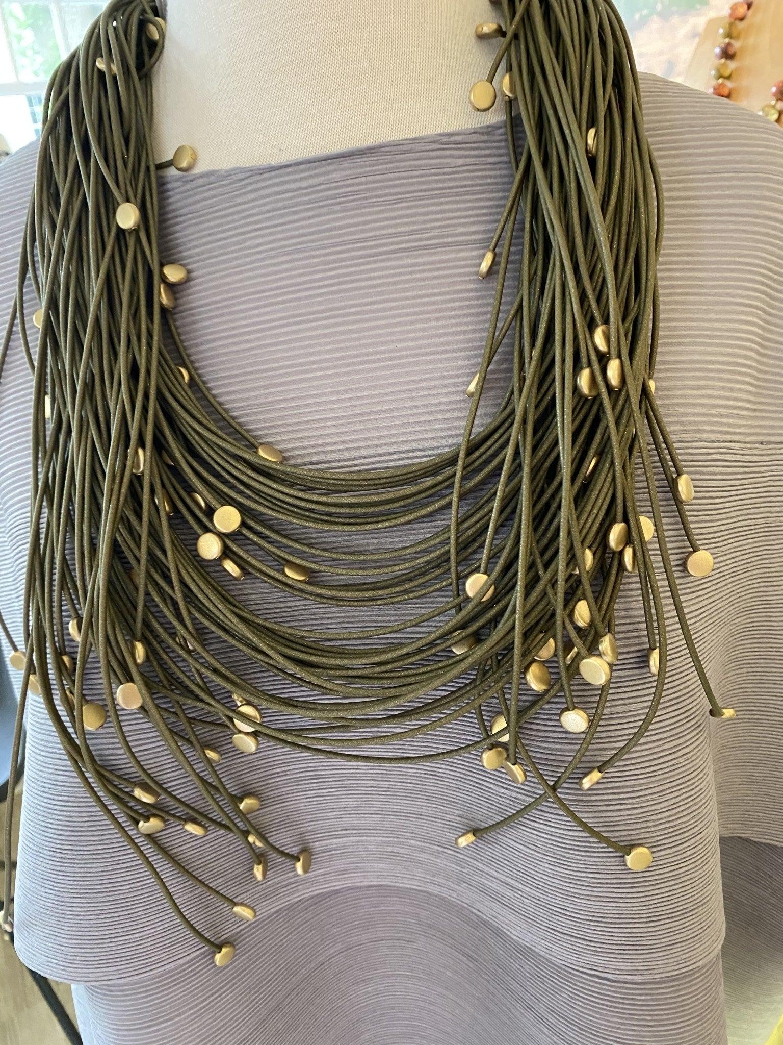 Aura Gold Strands W/ Discs