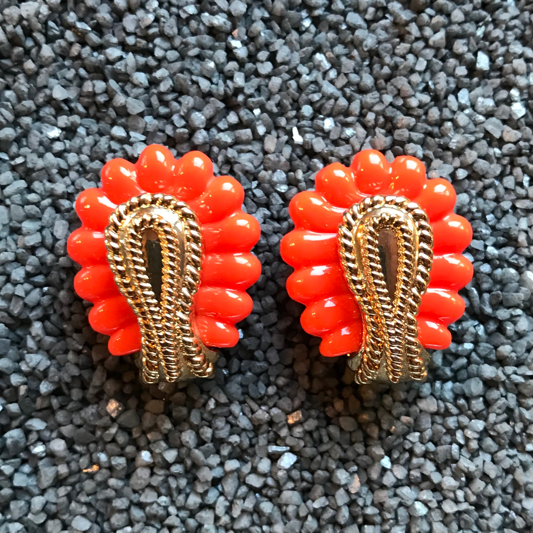 Horseshoe Beads with Gold