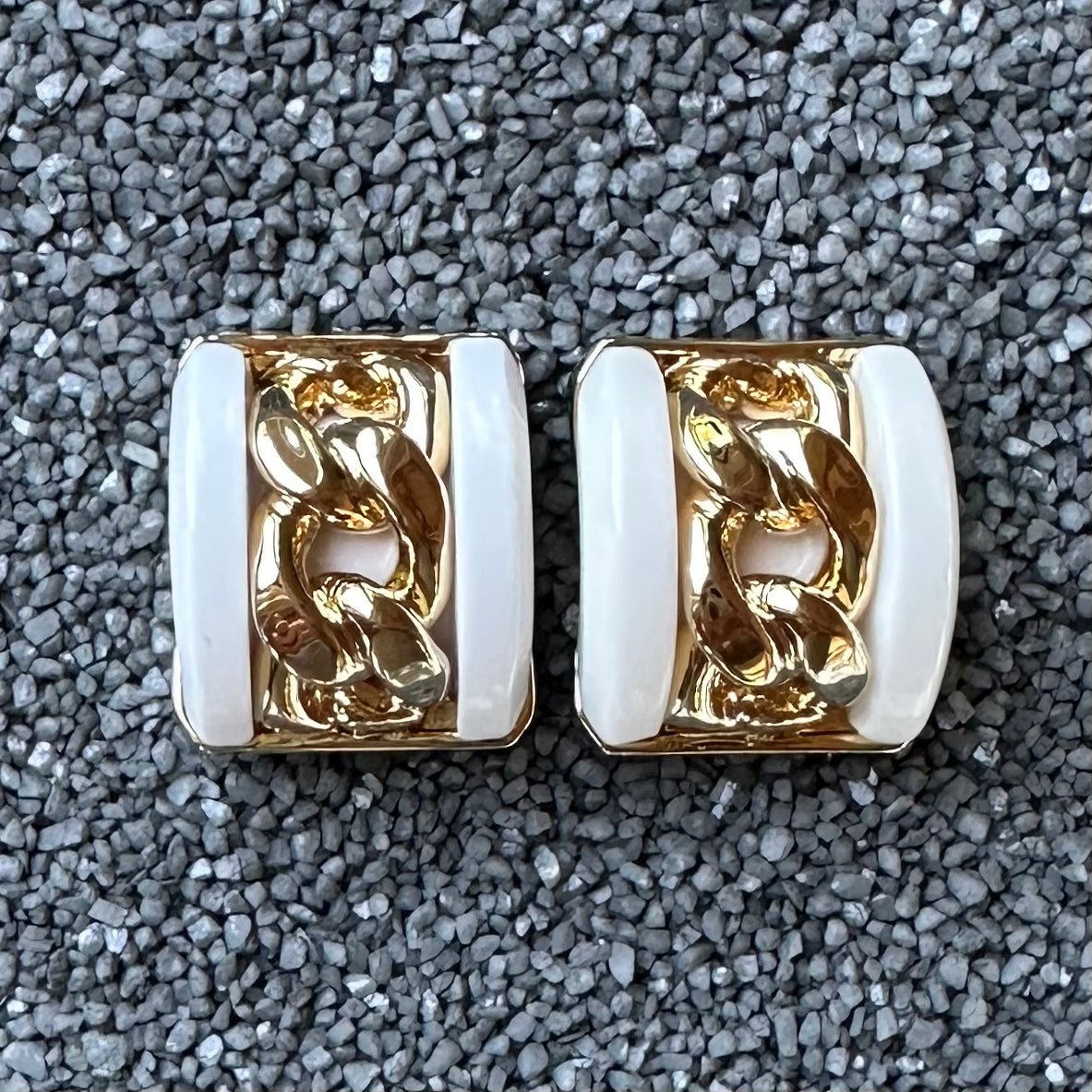 Center Chain with Color Sides