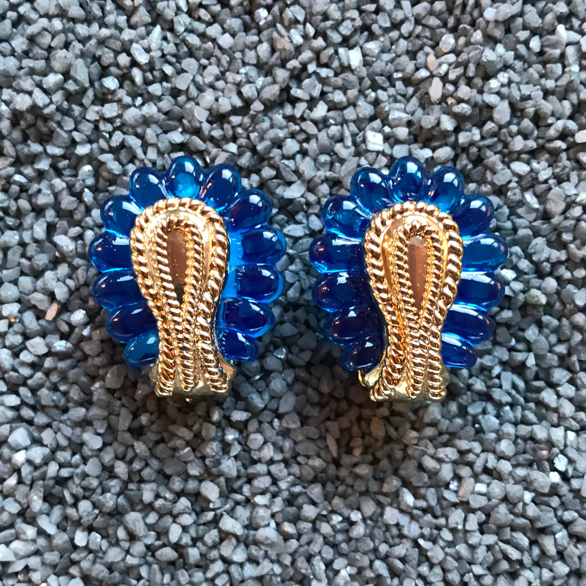 Horseshoe Beads with Gold