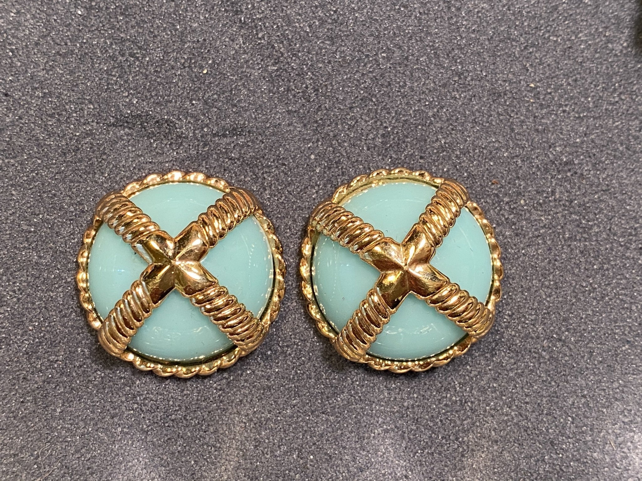 Medium Filagree Cross Sea Foam