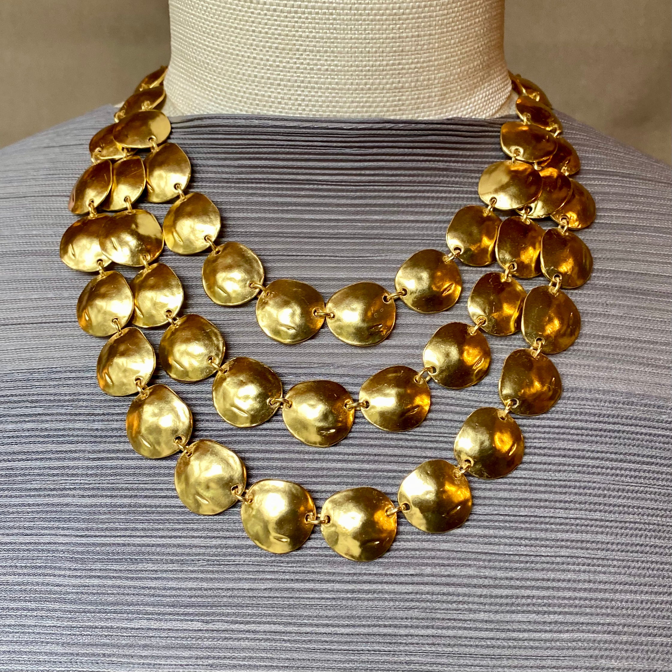 Hammered Pebbles Mat Gld