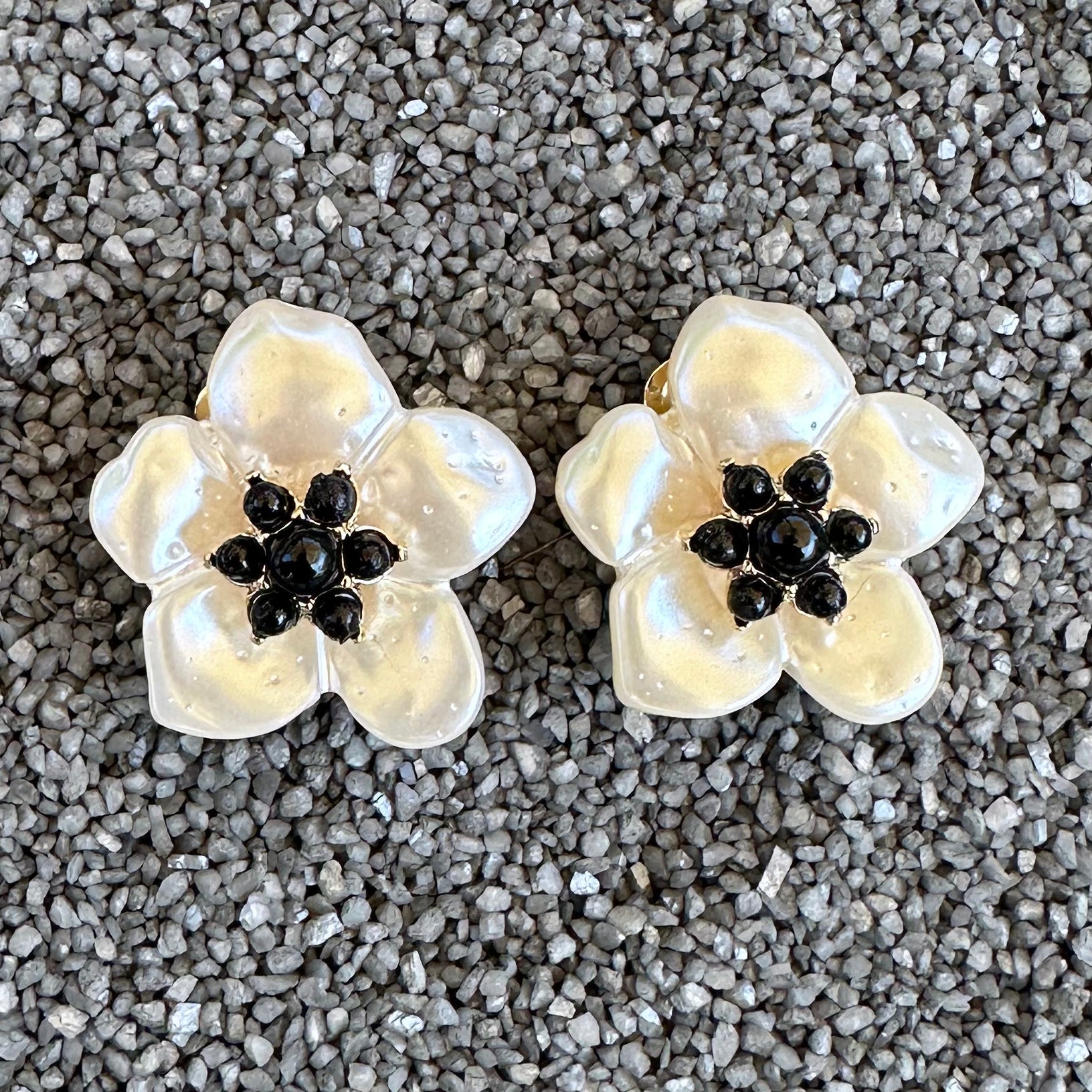 Pearl Flower Center Colors