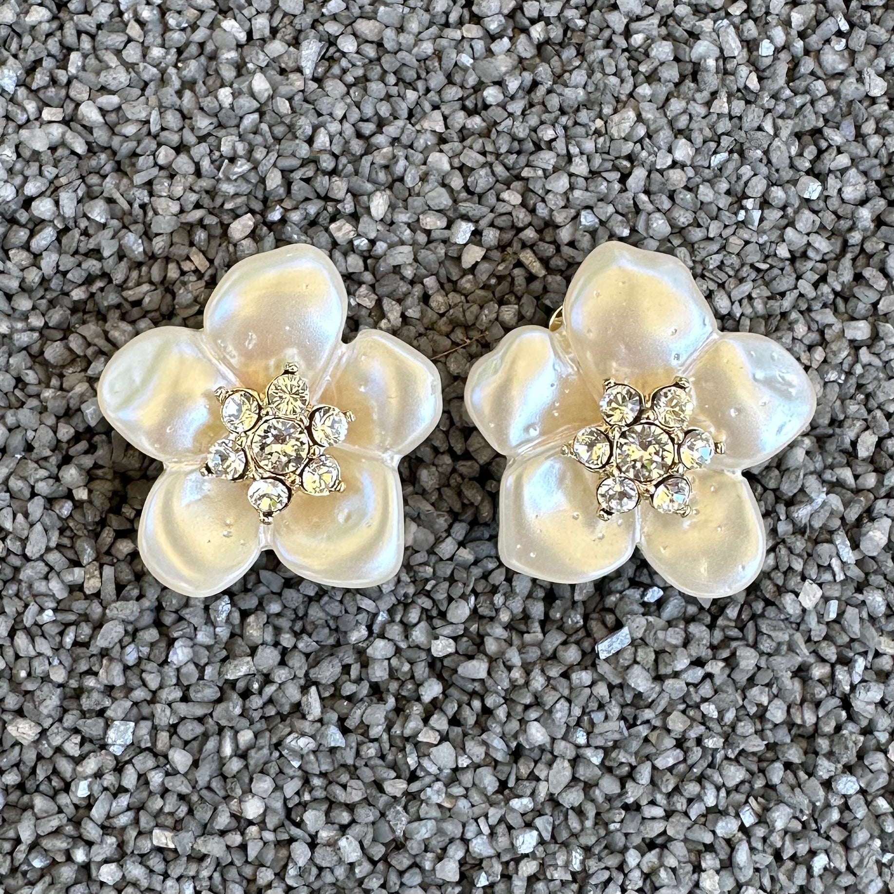 Pearl Flower Center Colors