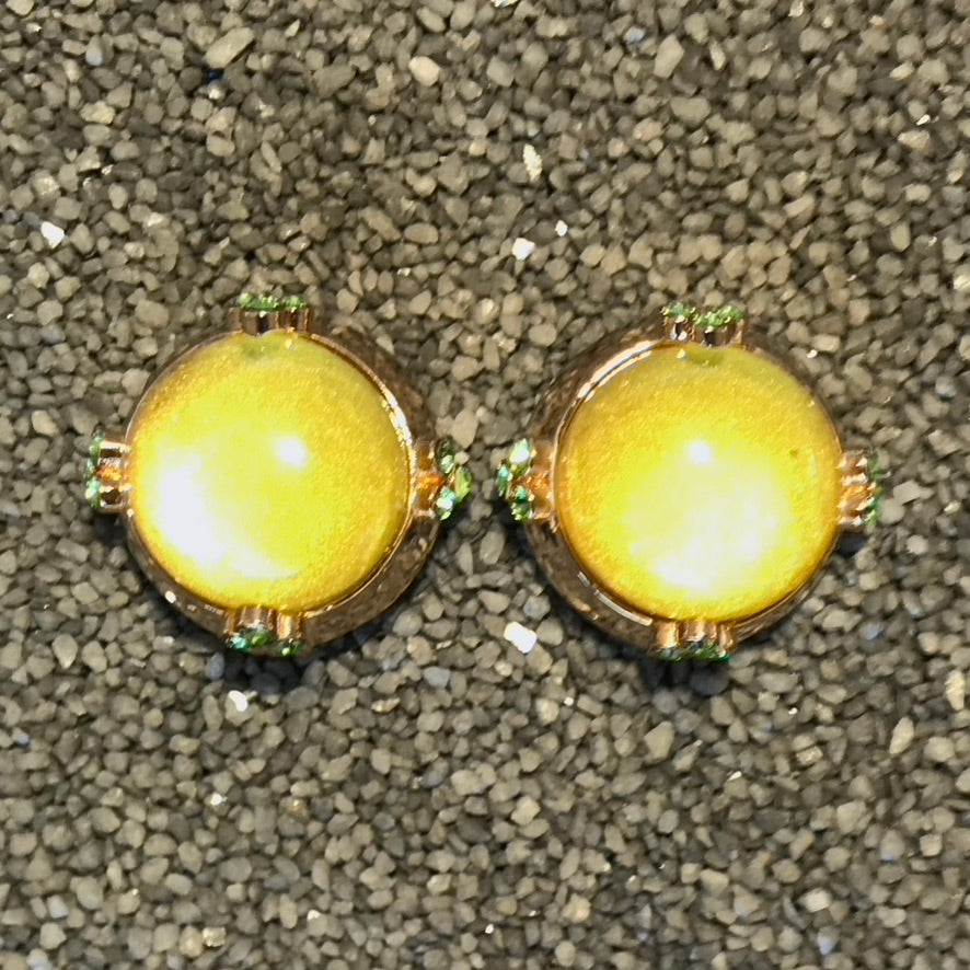 Round W/ Small Side Stones in Colors