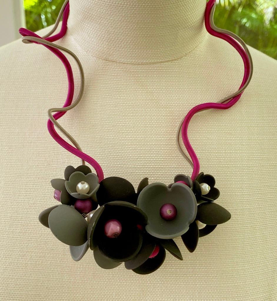 Nik/Sgp-Crocus/Grape/Flower/Silver/Black/Fuchsia/