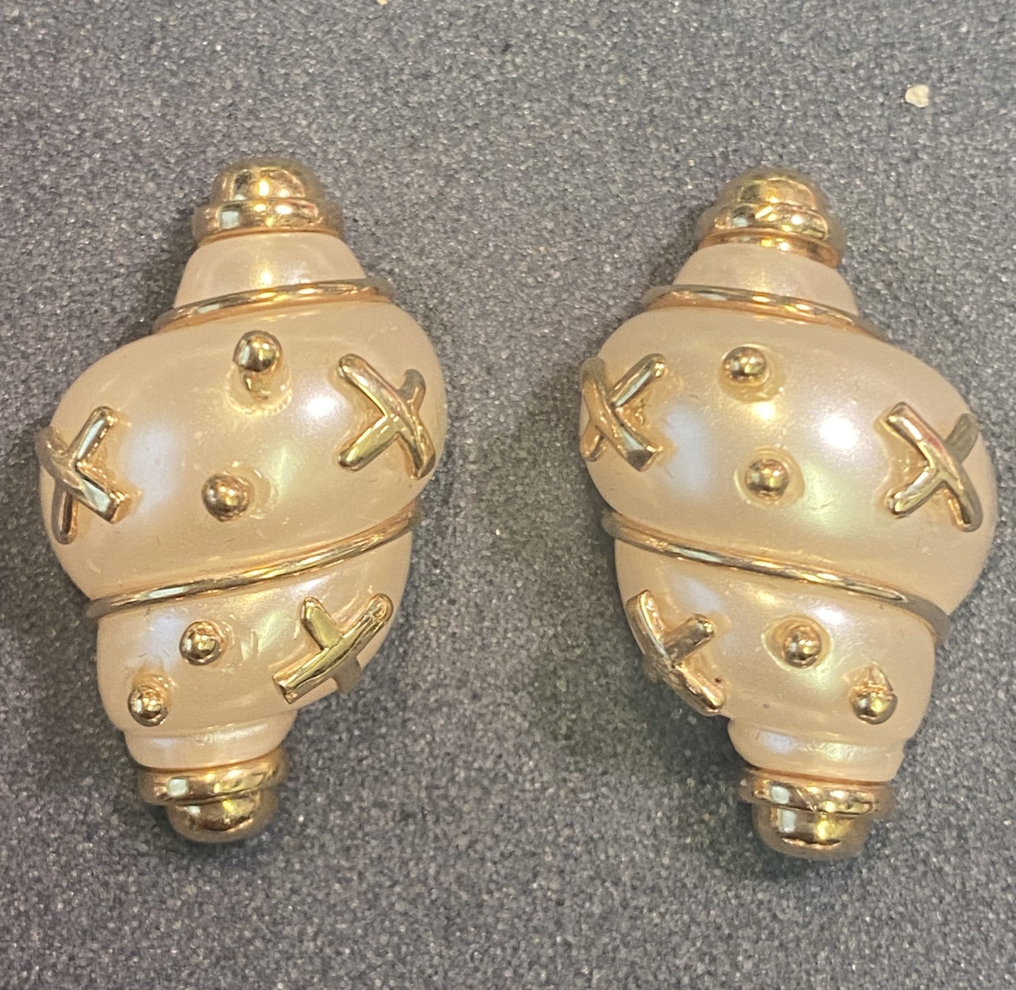 Pearl Shell with Gold X and Dots