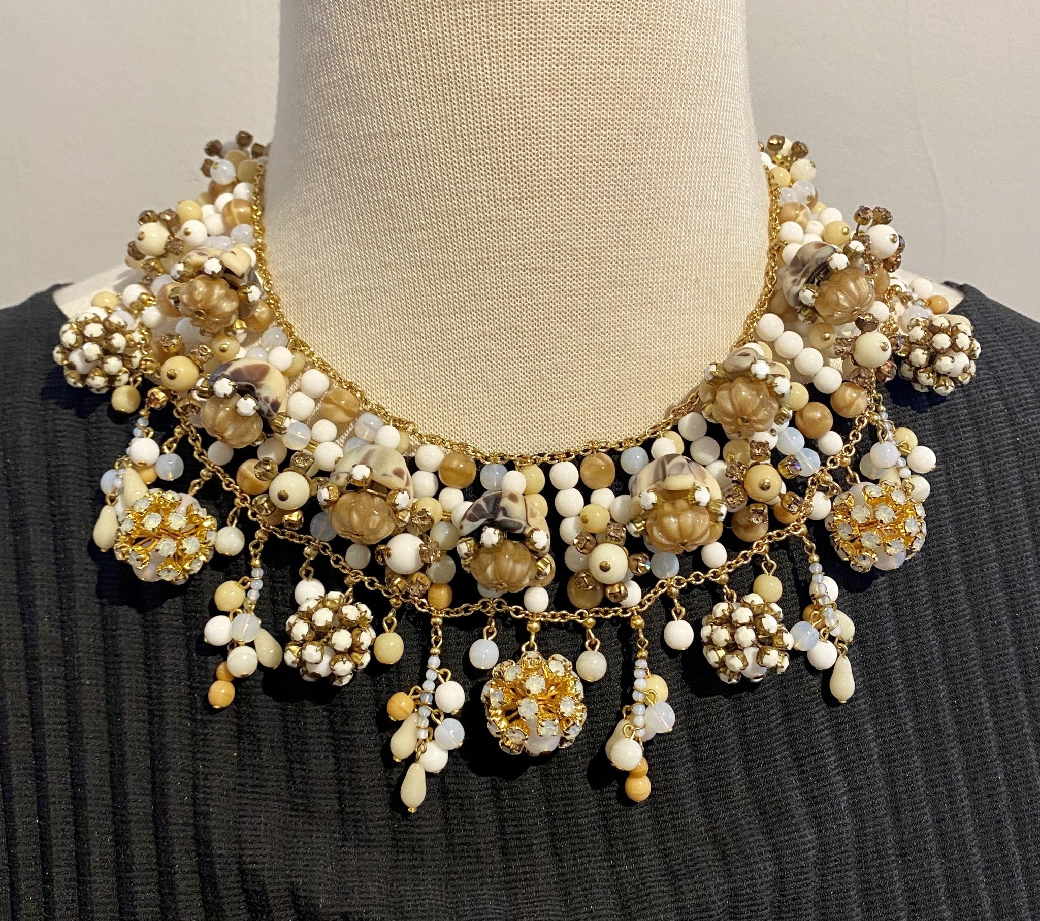 Francoise Montague: Dara