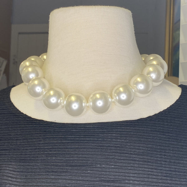 25Mm White Pearl Necklace