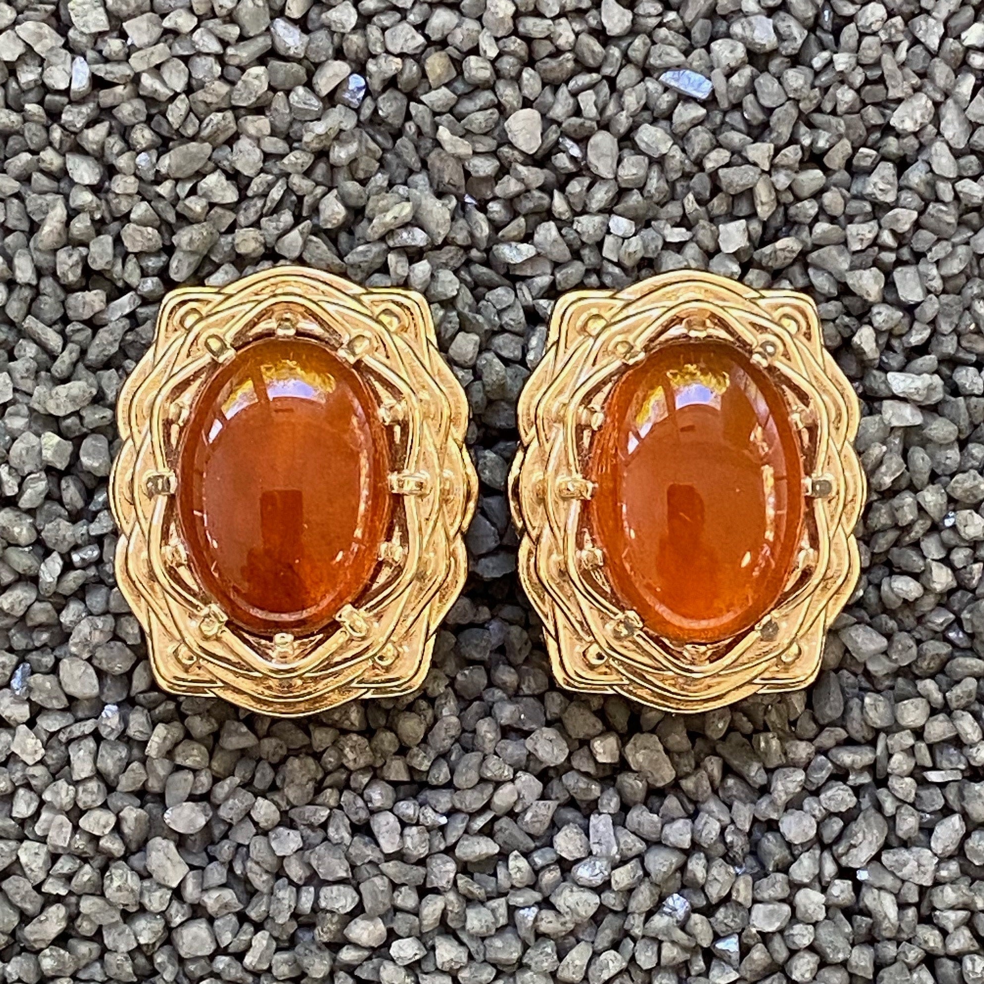 Stone W/ Basket Gold