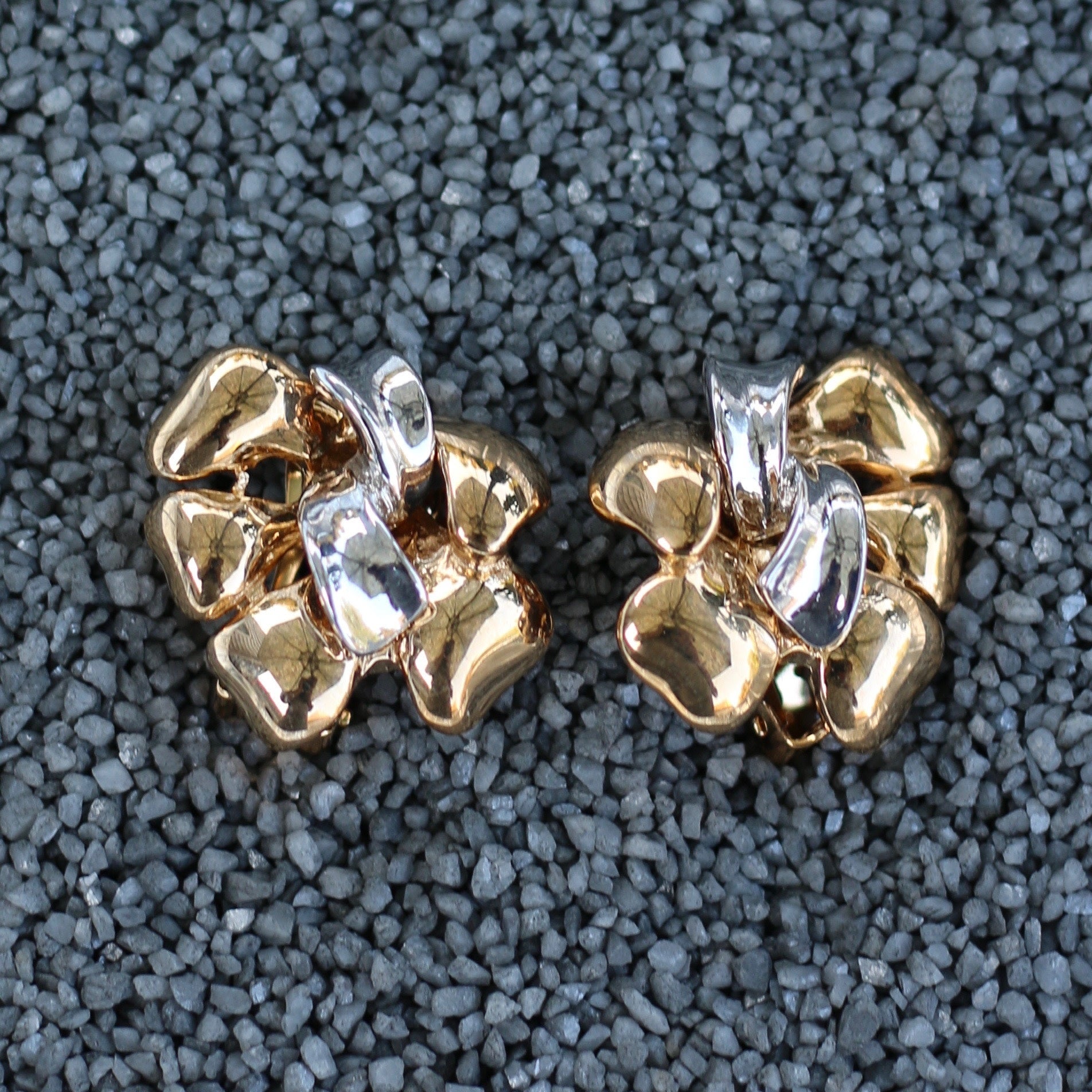 Gold Silver Center Flower