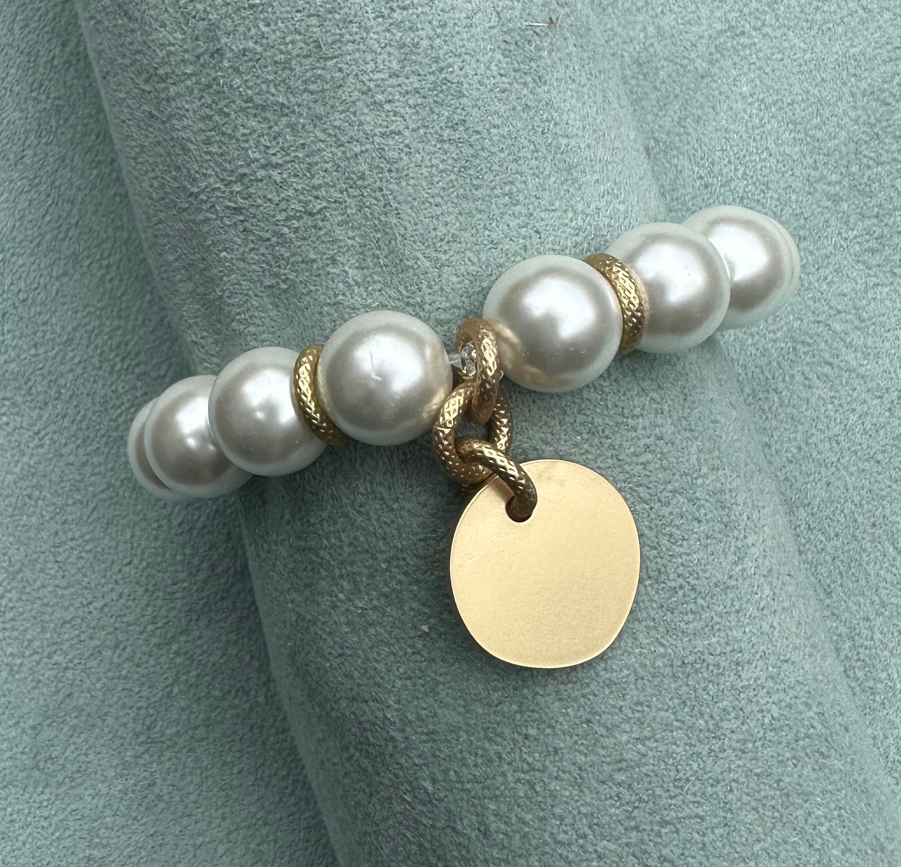 Agate Bead w/ Disc Charm Stretch