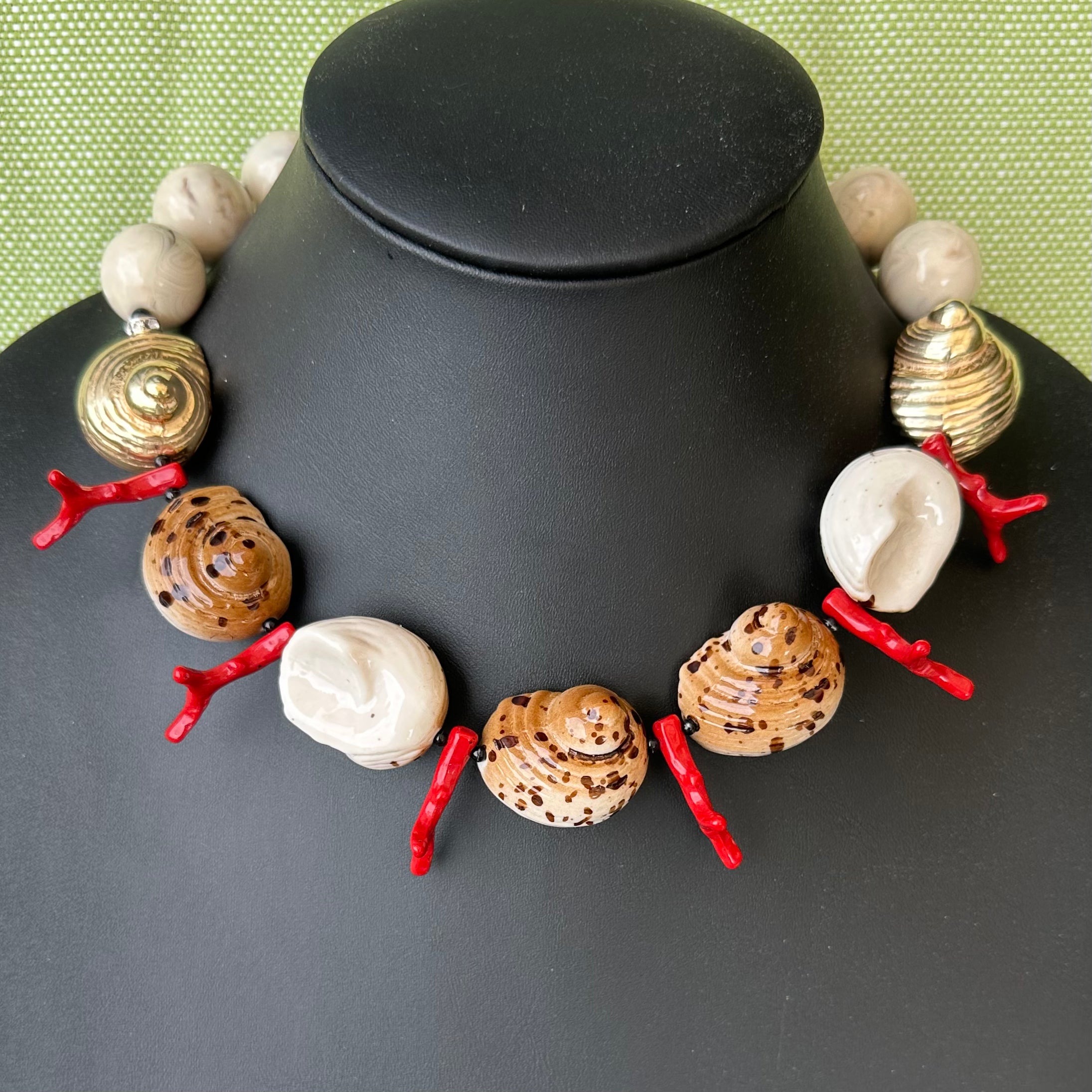 Mare Red Coral / Cream Beads