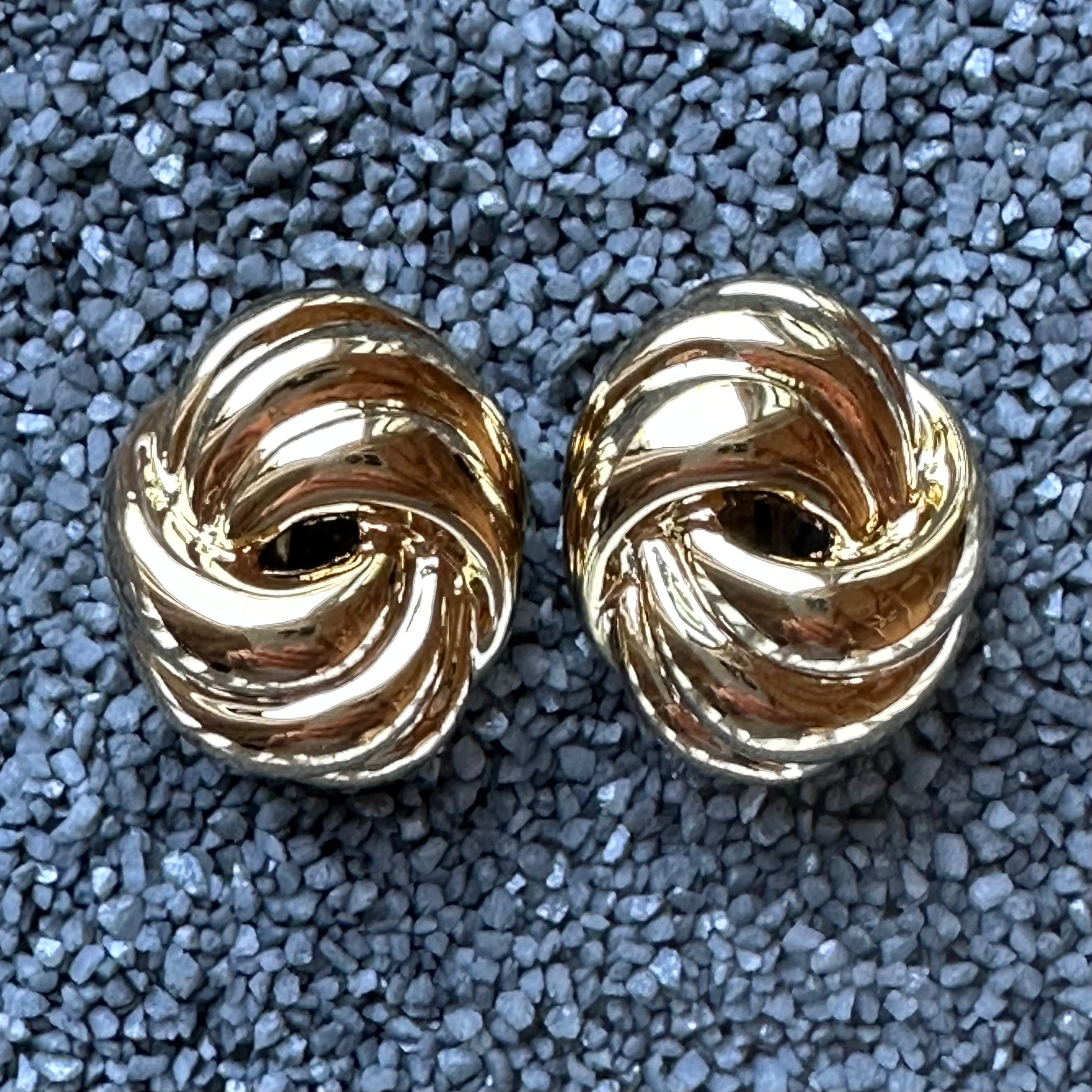 Med Gold Swirl Button