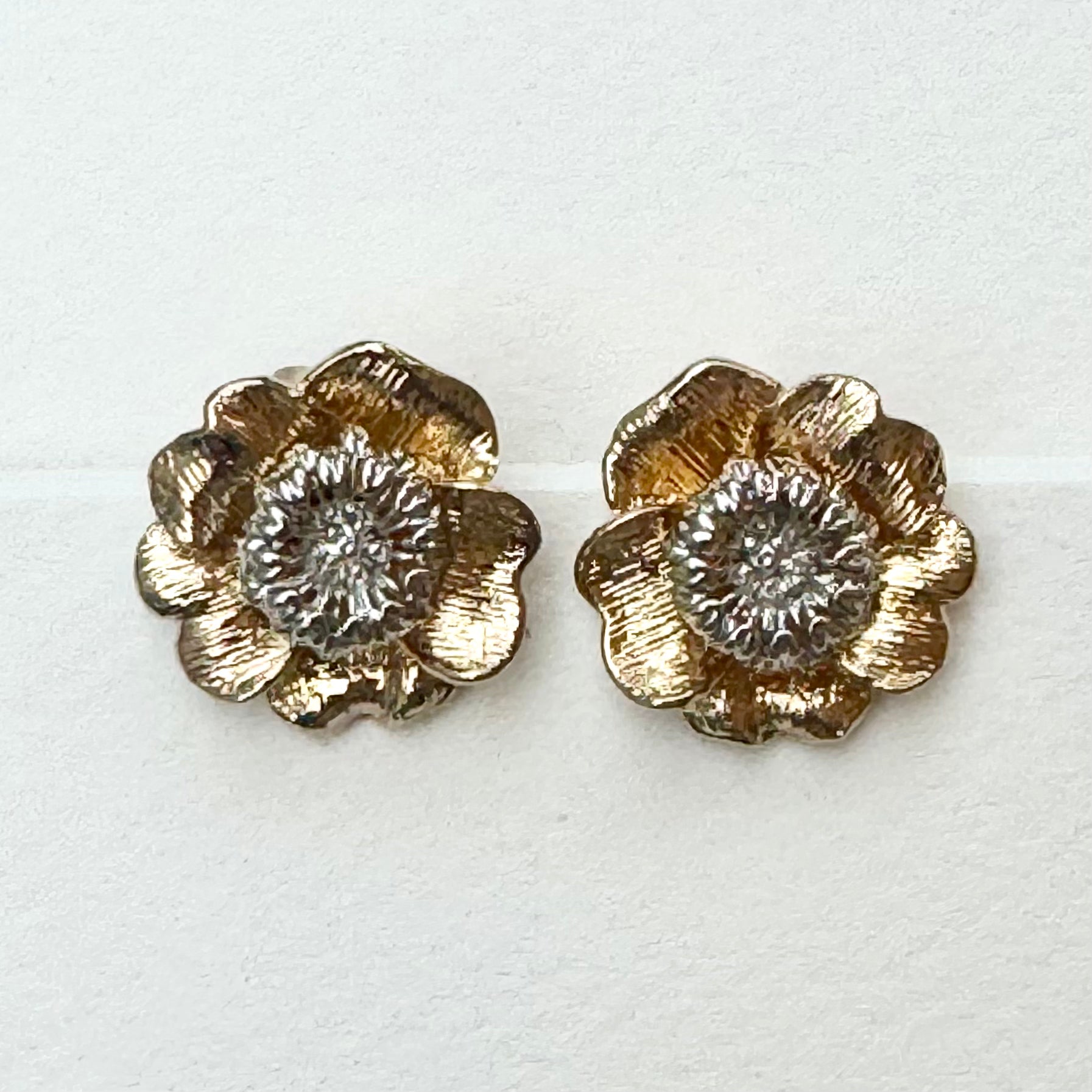 Gold w/ Silver Center Flower