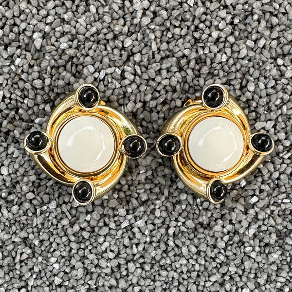 White Center Gold Swirl with 4 Black Cabs