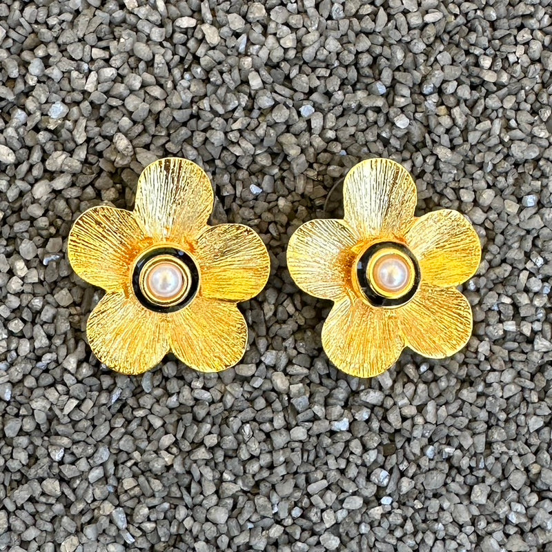 1" Gold Flower w Bk and Pearl Center