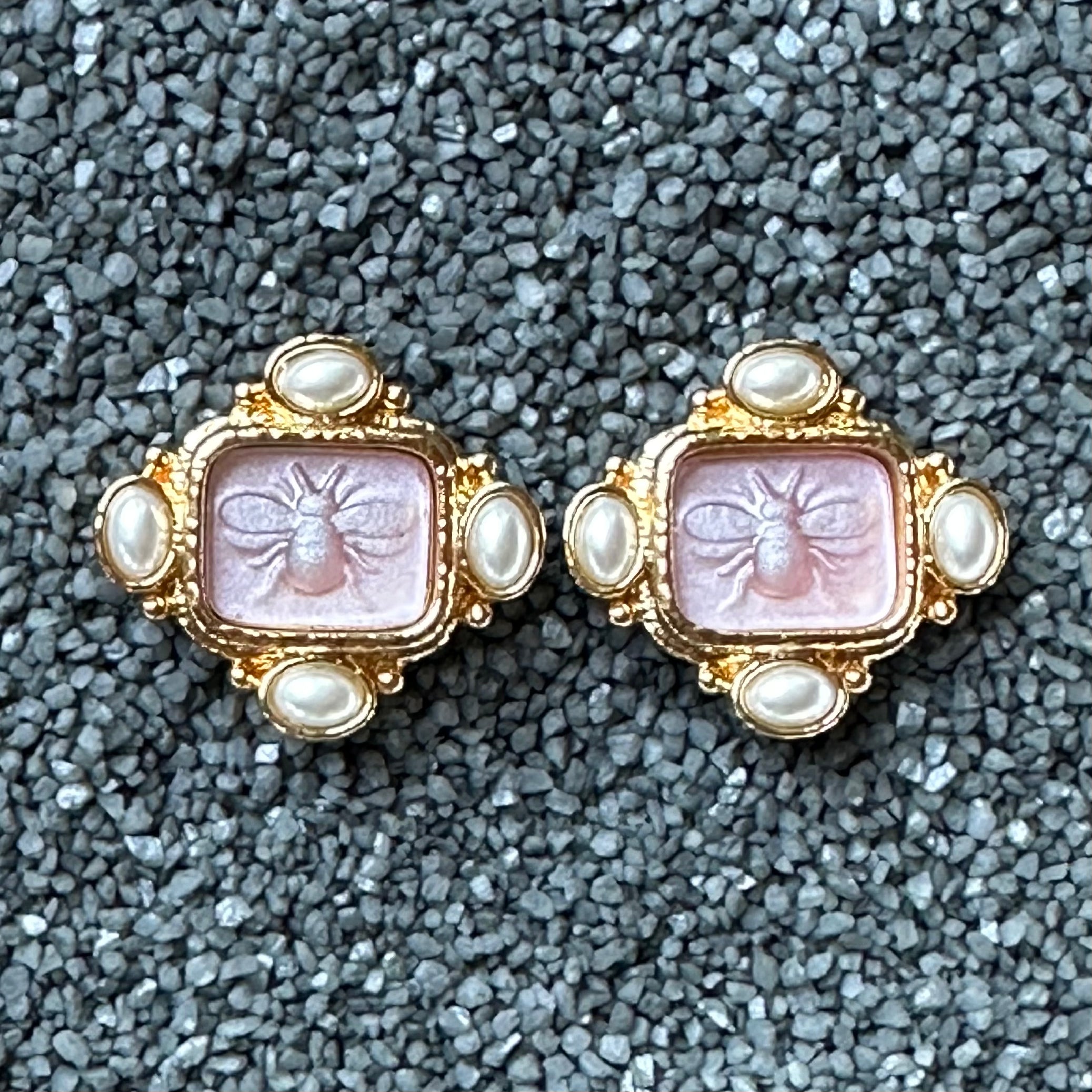 Bee Center 4 Pearls