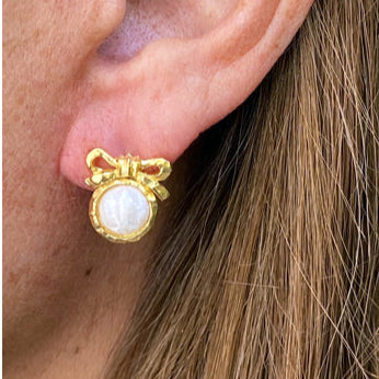 Gold Bow / Pearl Pierced