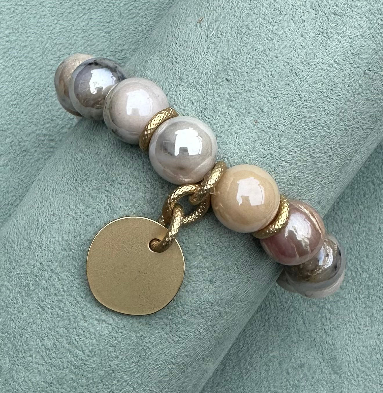 Agate Bead w/ Disc Charm Stretch