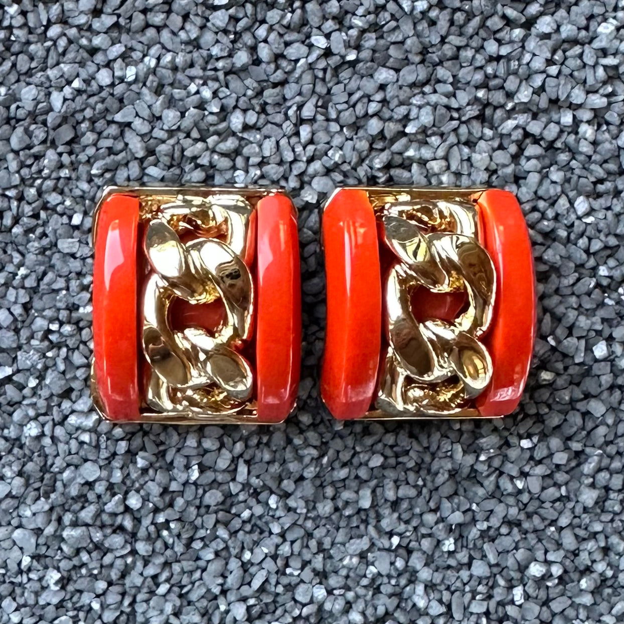 Center Chain with Color Sides