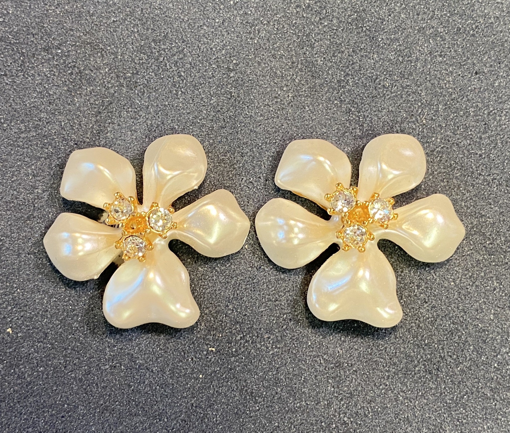 Large Clip Flower in Colors