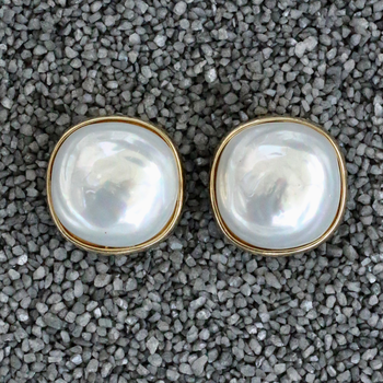 Medium Pearl Button