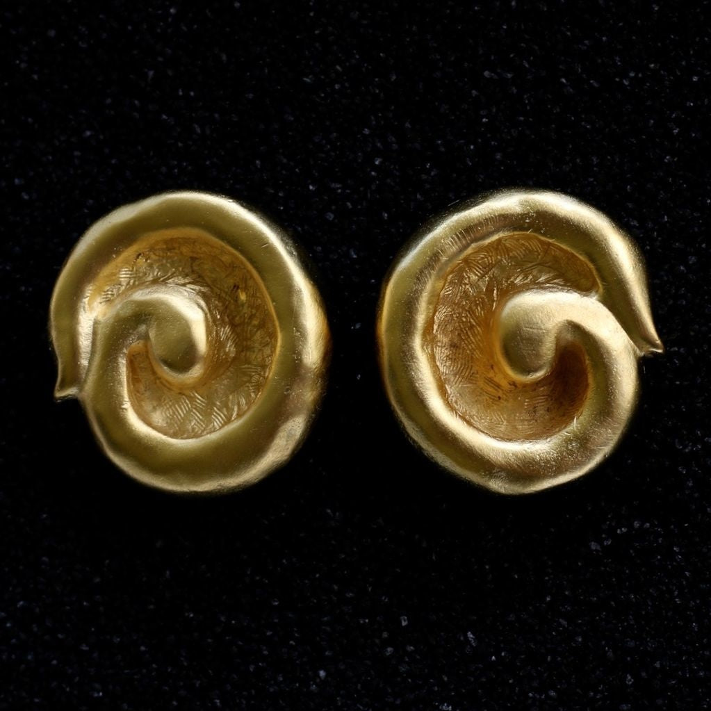 Kjlane: Gold Satin Swirl
