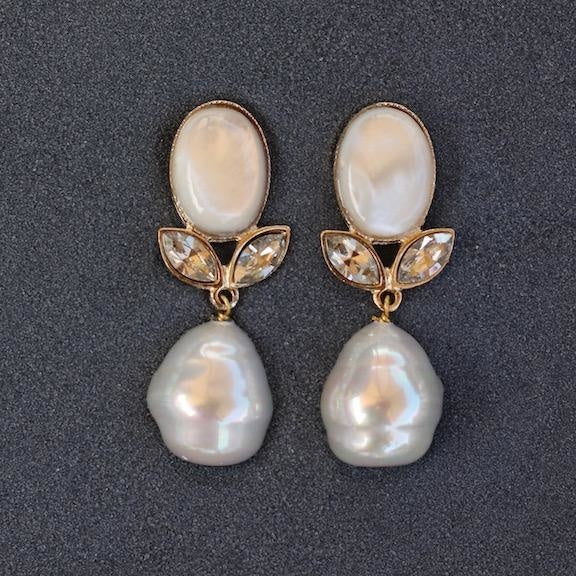 Vcexclusives: Linda White Pearl Clip