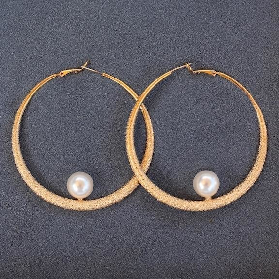 Vcexclusives: Gold Loop Pearl Pierced