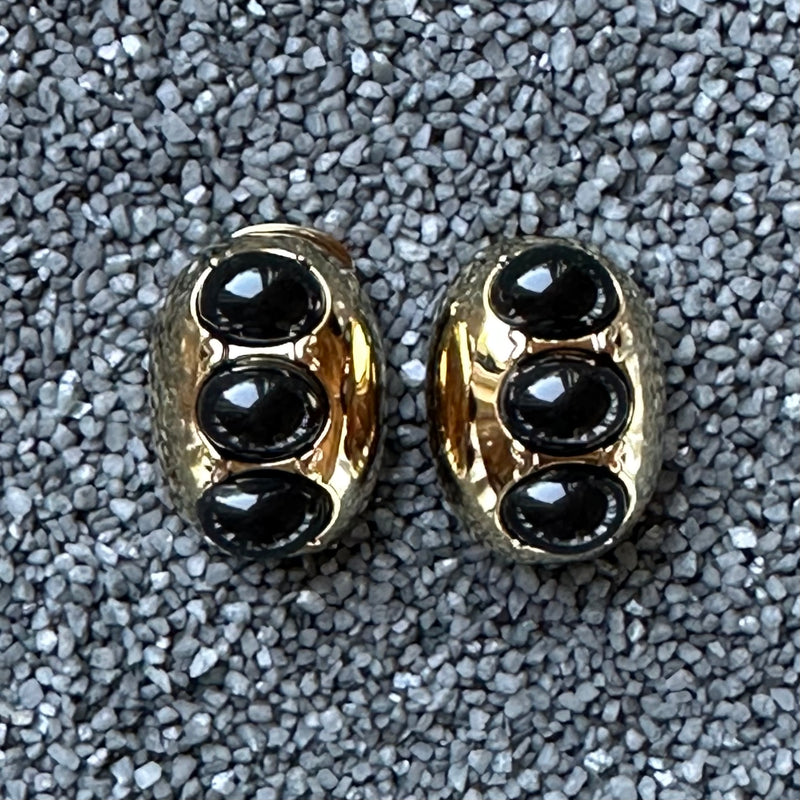 Three Small Colored Ovals in Gold Oval