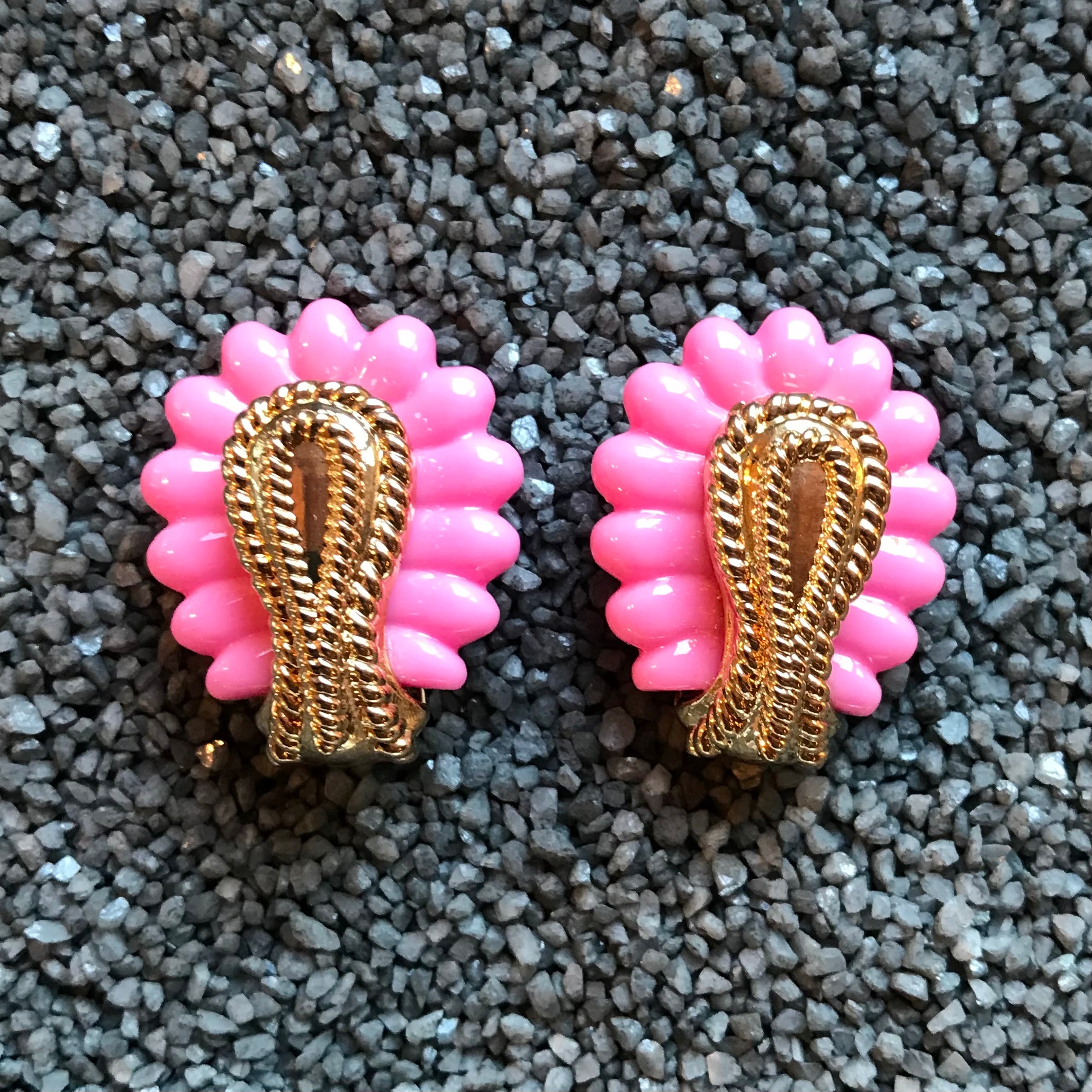 Horseshoe Beads with Gold